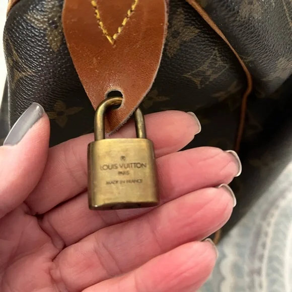 Authentic Louis Vuitton Speedy 30 - Picture 8 of 11